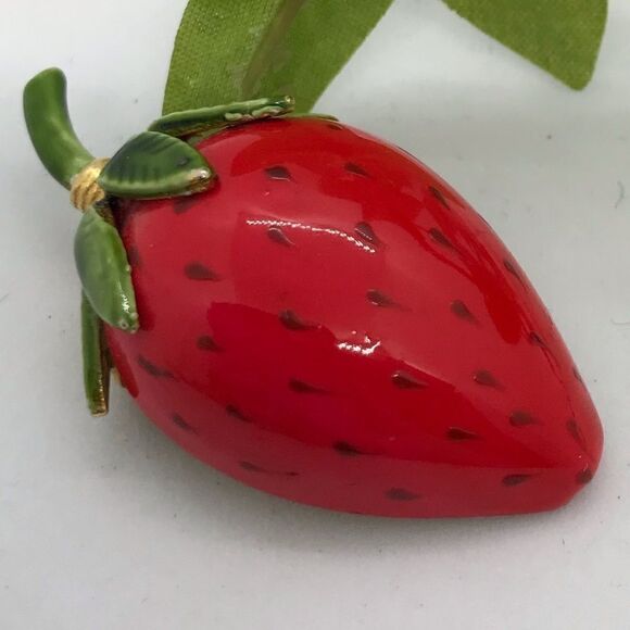 Vintage 1970s Originals by Robert Red Enamel Strawberry Brooch - Picture 1 of 6